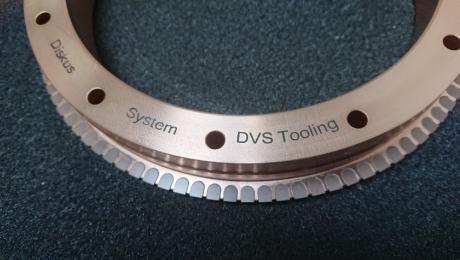 Leistungsfähigere und genauere Schleifmaschinen benötigen optimale Schleifscheiben und Abrichtrollen