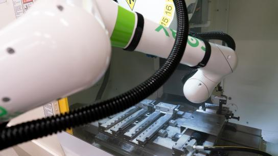 Coby reist mit RoboJob nach EMO Hannover