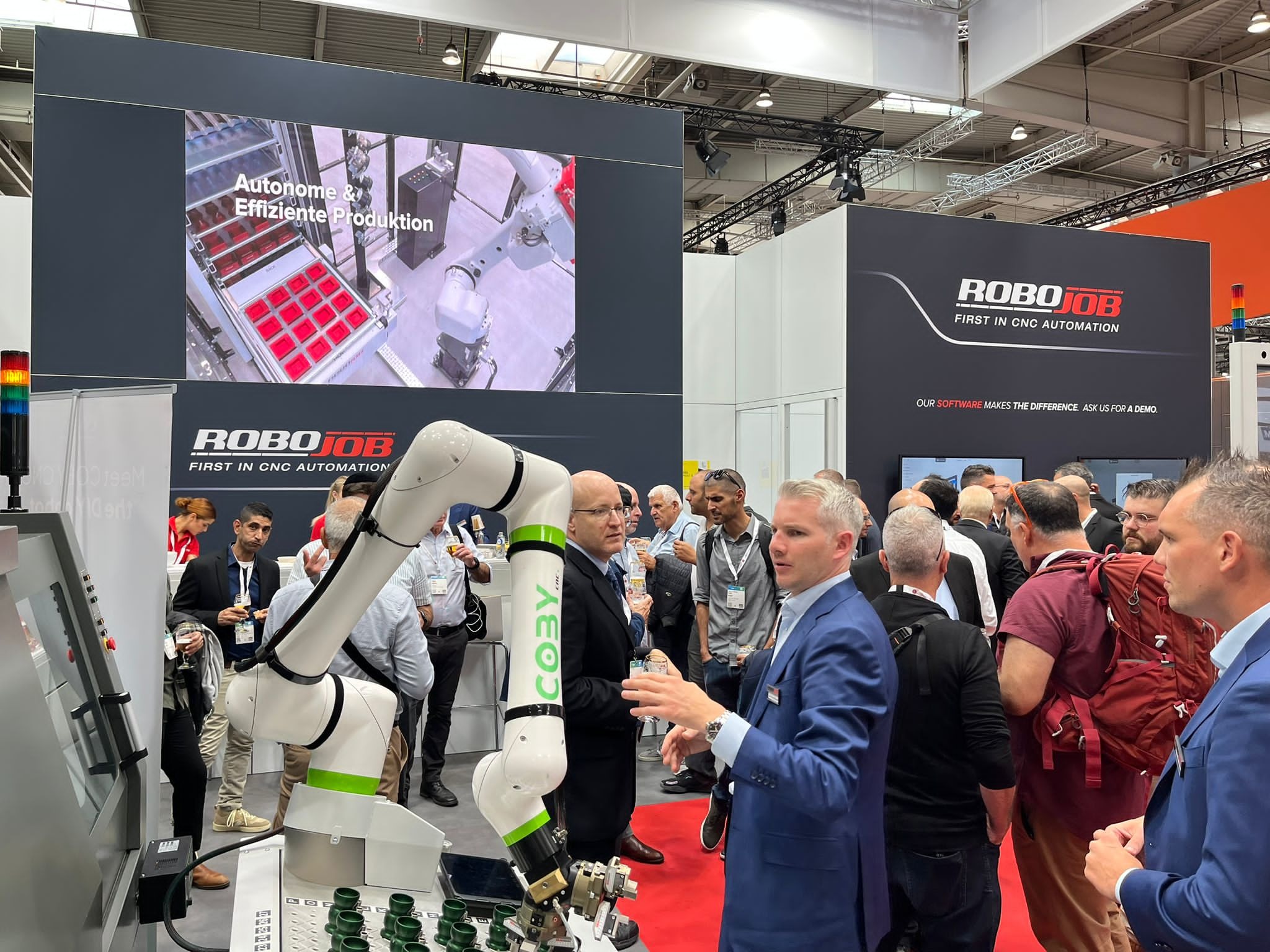RoboJob zeigt sich auf der EMO Hannover als Marktführer