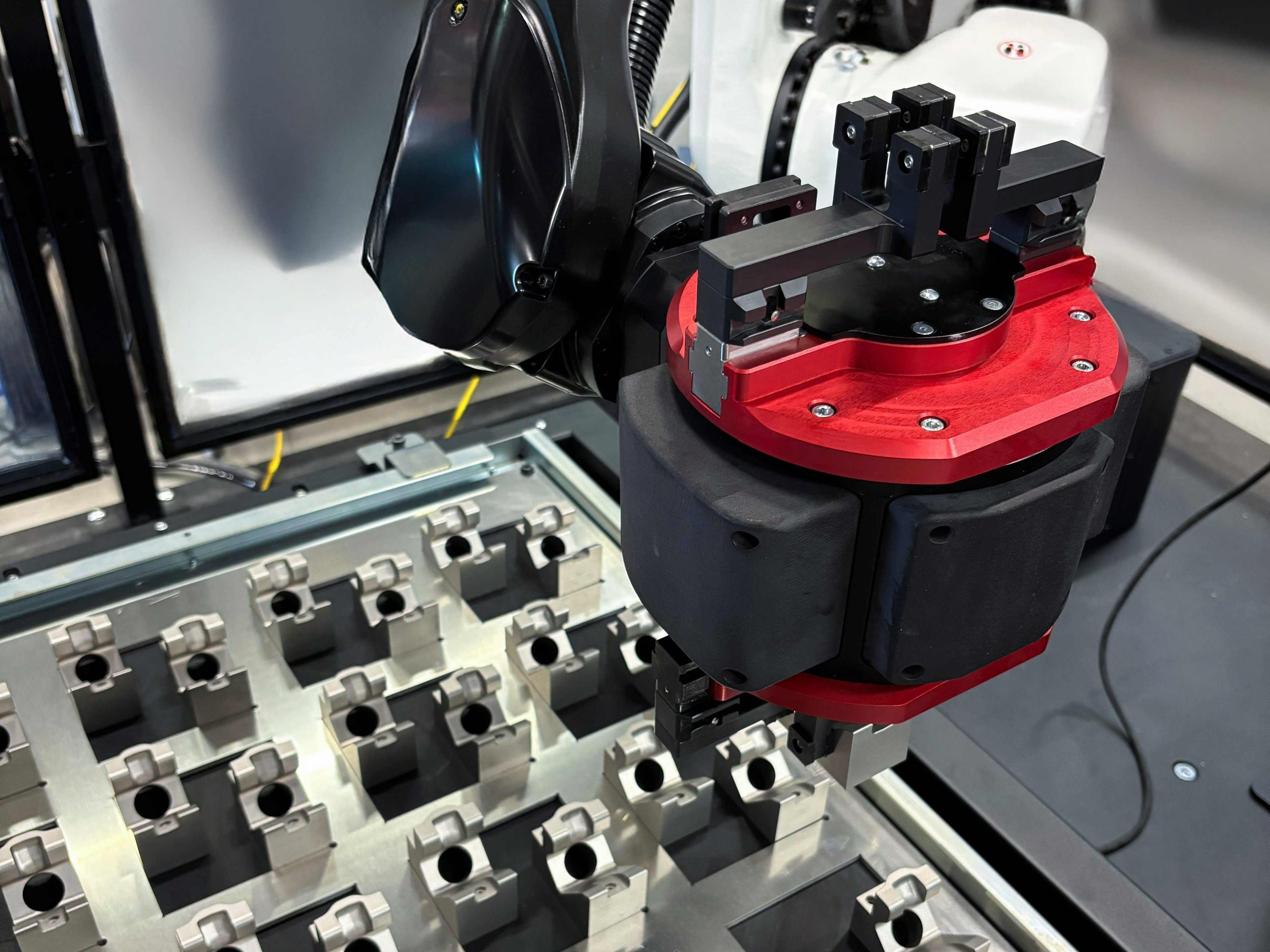 Neuer Servogreifer von RoboJob hebt Automatisierung auf ein neues Niveau