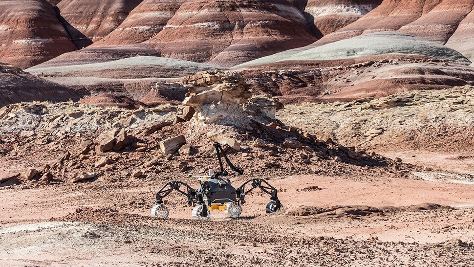 SherpaTT mit BaseCamp und GPS-Modul in der Wüstenlandschaft 