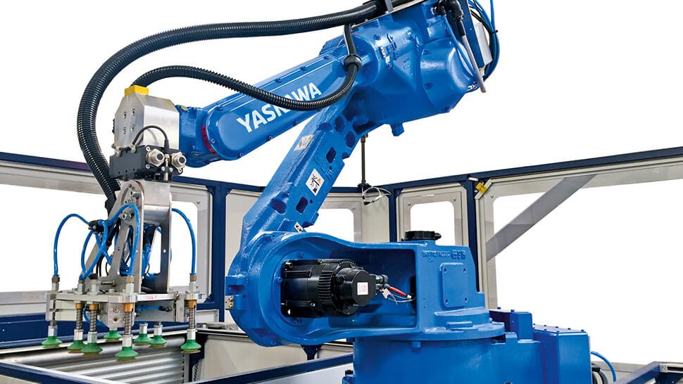 Der Handlingroboter Motoman HP20RD von Yaskawa mit der von Robomax realisierten Sondergreifeinrichtung. Foto: Robomax