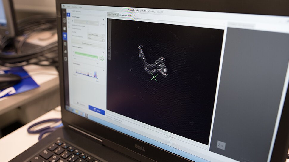 Mit dem ZEISS COMET entsteht ein 3D-Modell. Es zeigt das gescannte Bauteil mit einer exakten Punktewolke an. Damit kann es geprüft werden. Fotos: Zeiss