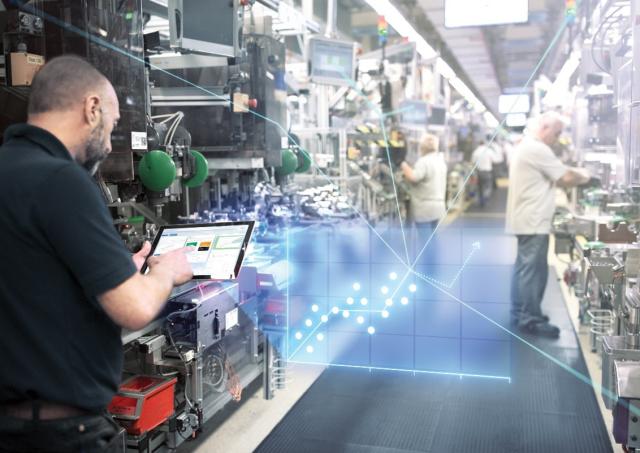 SDM4FZI: Software-defined Manufacturing für die Fahrzeug- und Zulieferindustrie