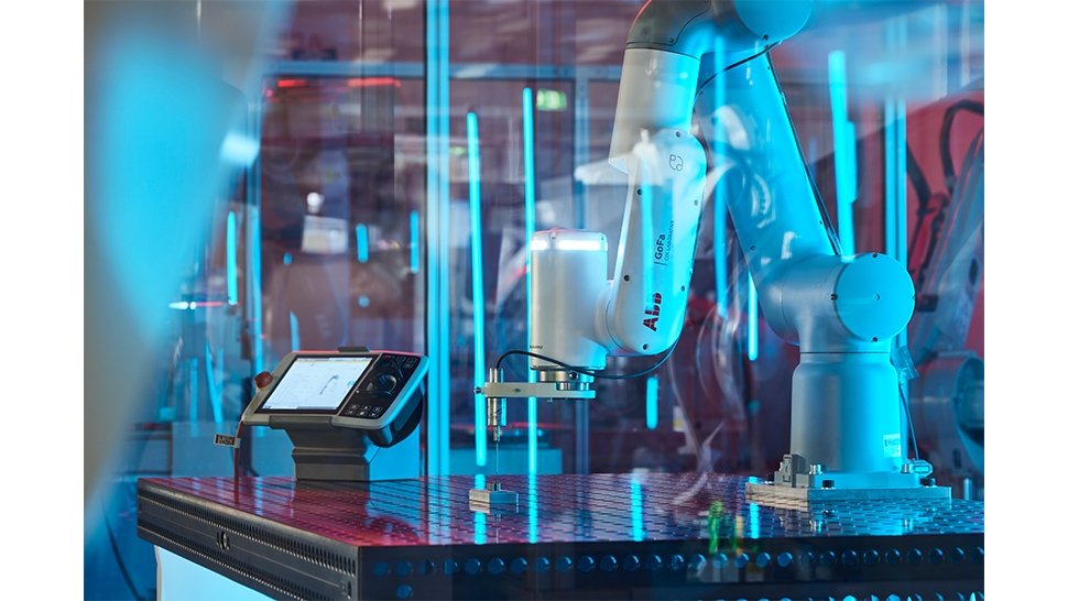 Die kollaborativen Roboter von ABB wie etwa GoFa sind für eine Vielzahl von Aufgaben in Betrieben jeder Größe geeignet. Sie sind einfach einzurichten, zu programmieren, zu bedienen und zu skalieren.