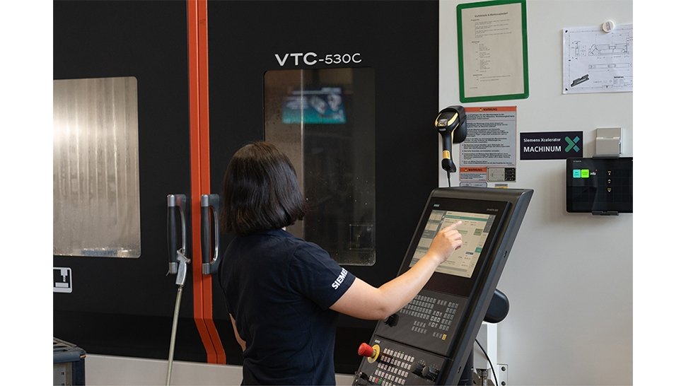 Anhand von Echtzeitdaten lassen sich Zykluszeiten minimieren, Anomalien vermeiden und der tatsächliche Werkzeugzustand überwachen.