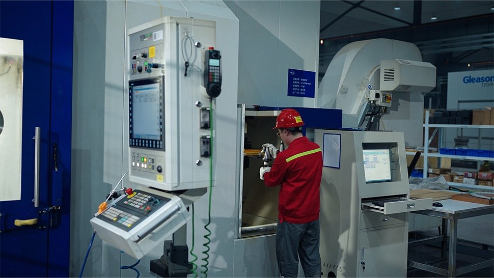 Digital, präzise und nachhaltig: Guangda Xinsheng hat mit einer integrierten Lösung von Siemens seine Produktivität um zehn Prozent gesteigert. Gleichzeitig verringerte sich der Energieverbrauch. Fotos: Siemens